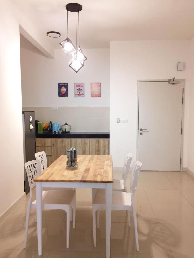 Del'S Guesthouse @ Southville Same Level With Pool Fits 8 Bangi Ngoại thất bức ảnh