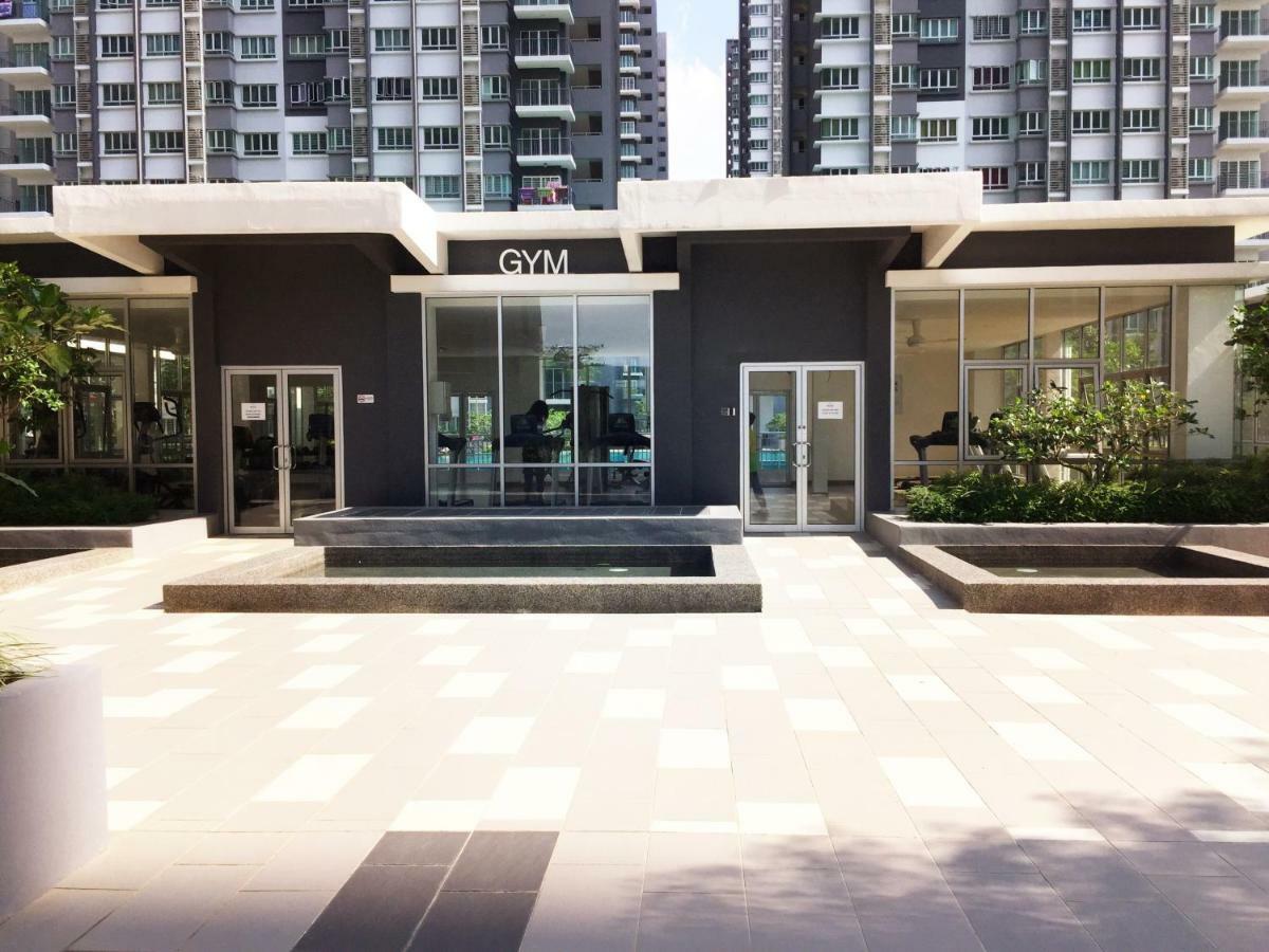 Del'S Guesthouse @ Southville Same Level With Pool Fits 8 Bangi Ngoại thất bức ảnh